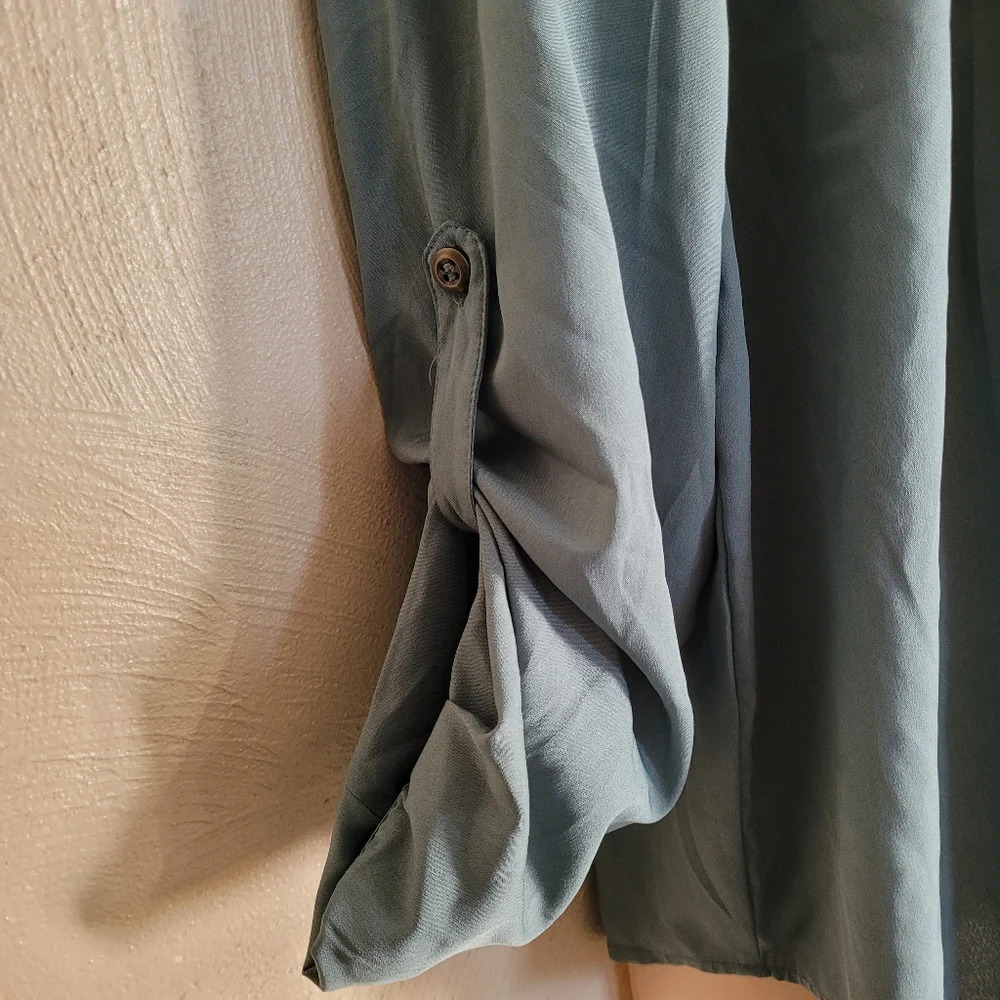O'Neill Greenish Blue Deep V-neckline Button Down Blouse Size Women's Medium - Picture 6 of 10